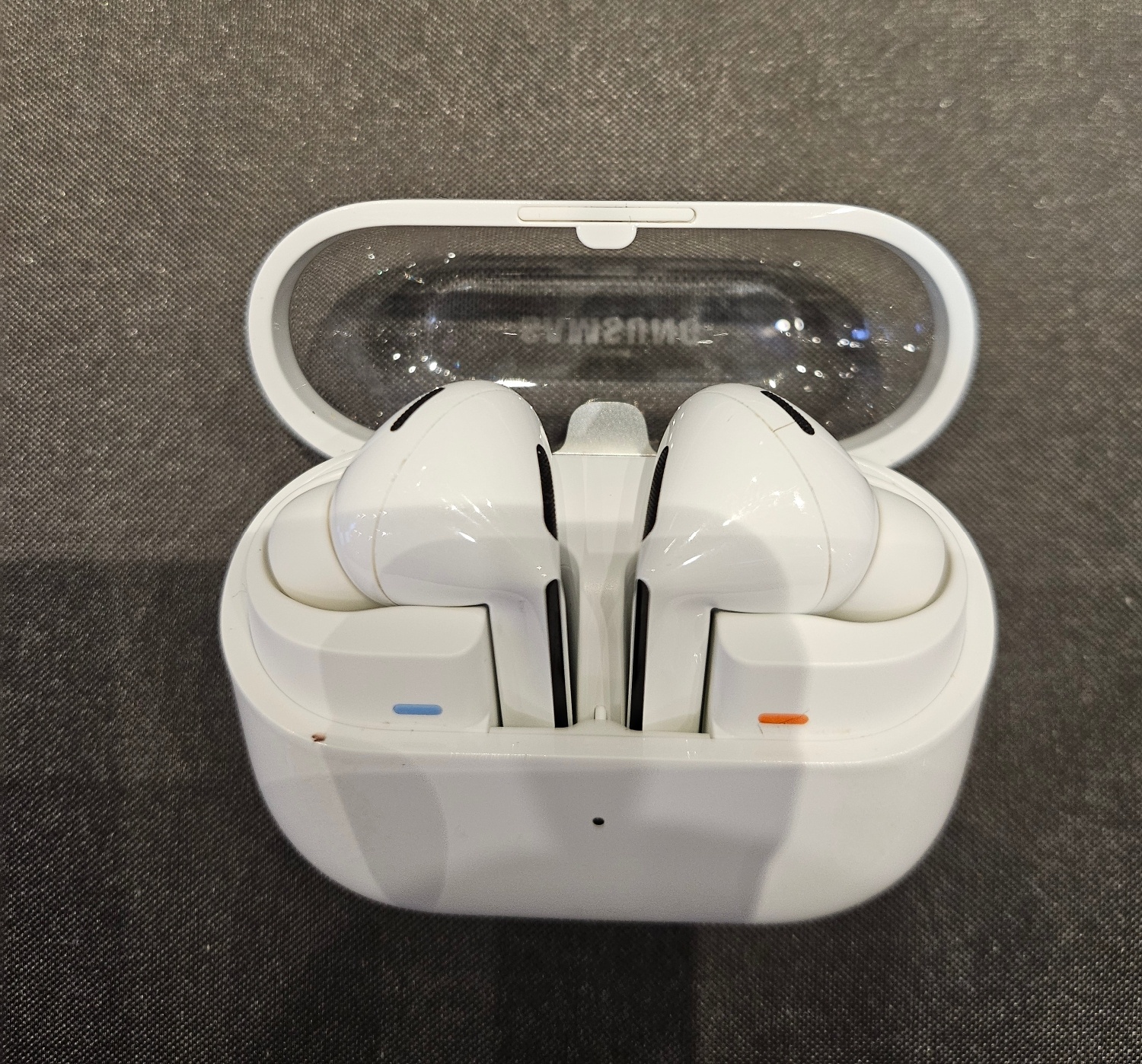 흰색 무선 이어폰